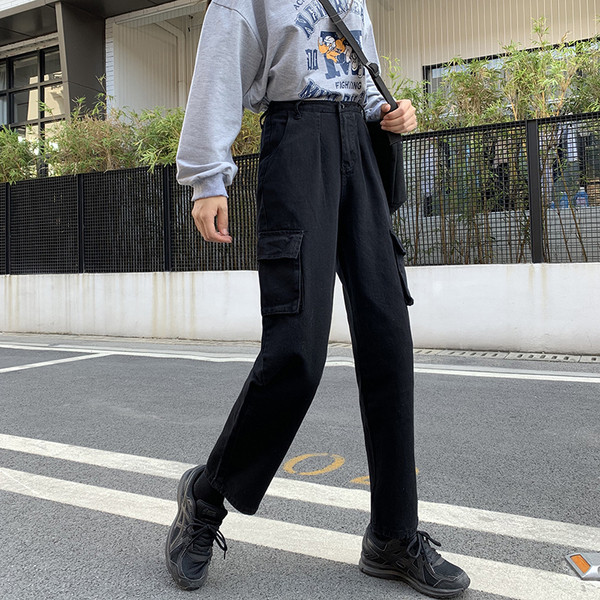 Széles női nadrág magas derékkal és zsebekkel