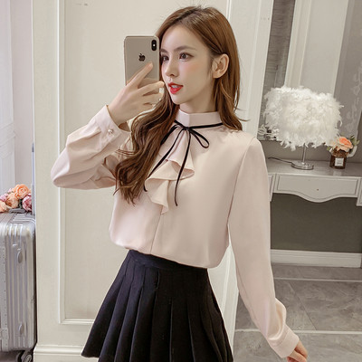 Stilīgs sieviešu krekls ar augstu apkakli, garām piedurknēm un lenti