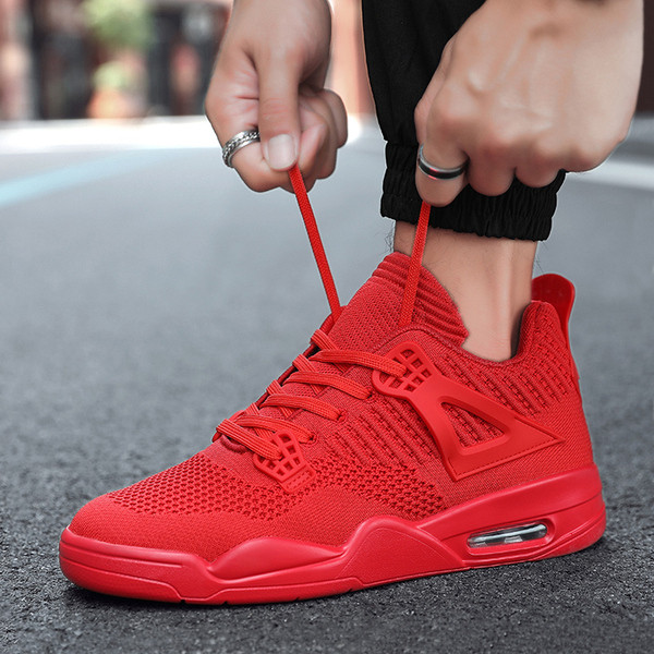 Naujo modelio tekstiliniai sportbačiai su oro kamera