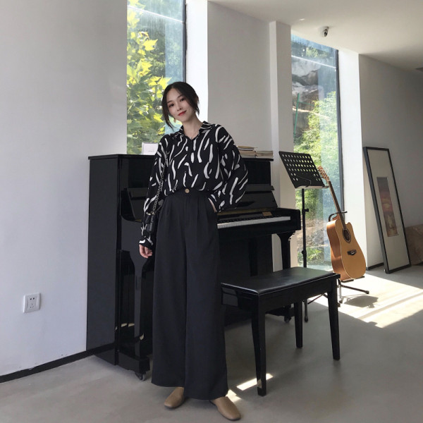 Platas sieviešu bikses ar augstu vidukli un pogu