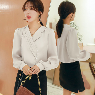 Elegantna ženska košulja sa špic izrezom i dugim rukavima