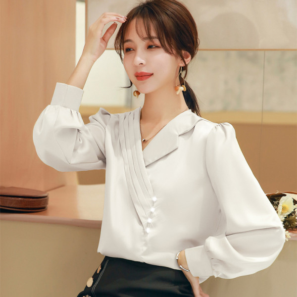 Elegantna ženska košulja sa špic izrezom i dugim rukavima