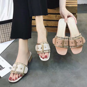 Női hétköznapi papucs lapos talppal és fém csattal