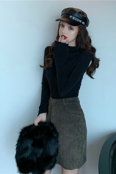 Pieguļoša sieviešu blūze ar augstu apkakli