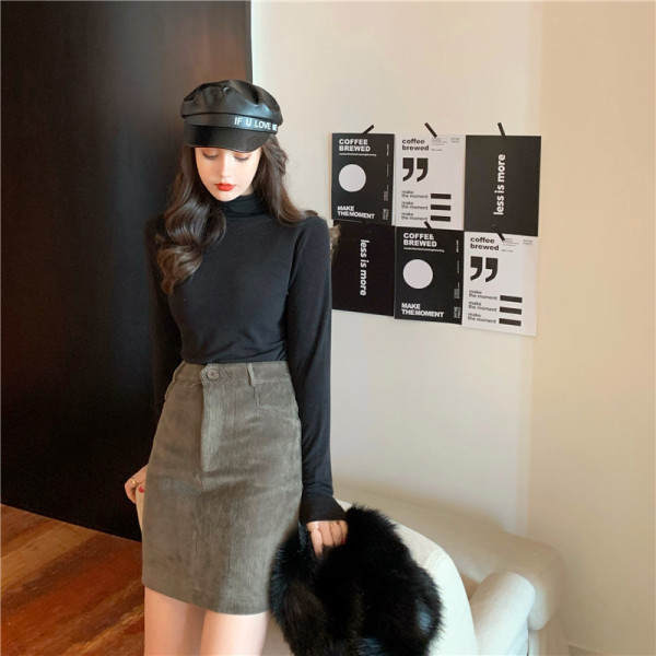 Pieguļoša sieviešu blūze ar augstu apkakli