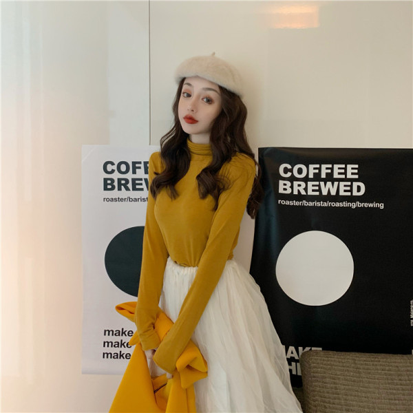 Pieguļoša sieviešu blūze ar augstu apkakli