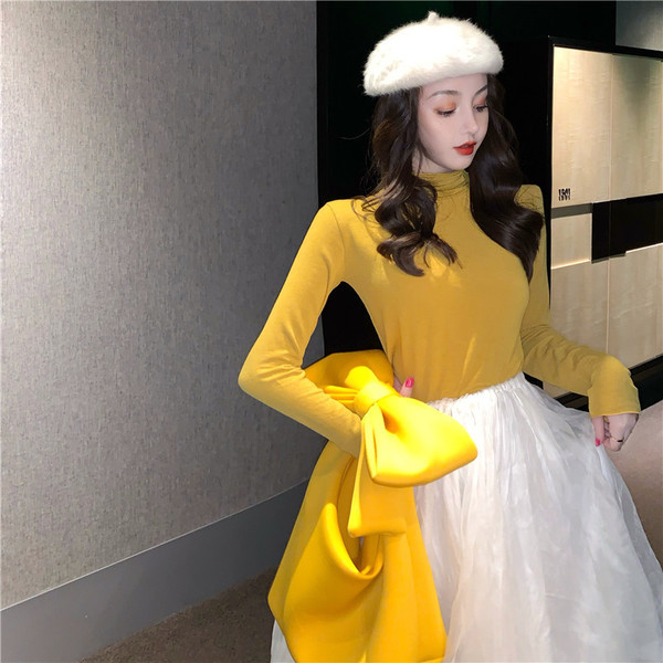 Pieguļoša sieviešu blūze ar augstu apkakli