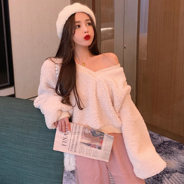 Plüss női pulóver spitz nyakkivágással