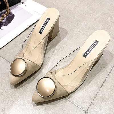 Stílusos női papucs hegyes modell csattal és vastag sarokkal