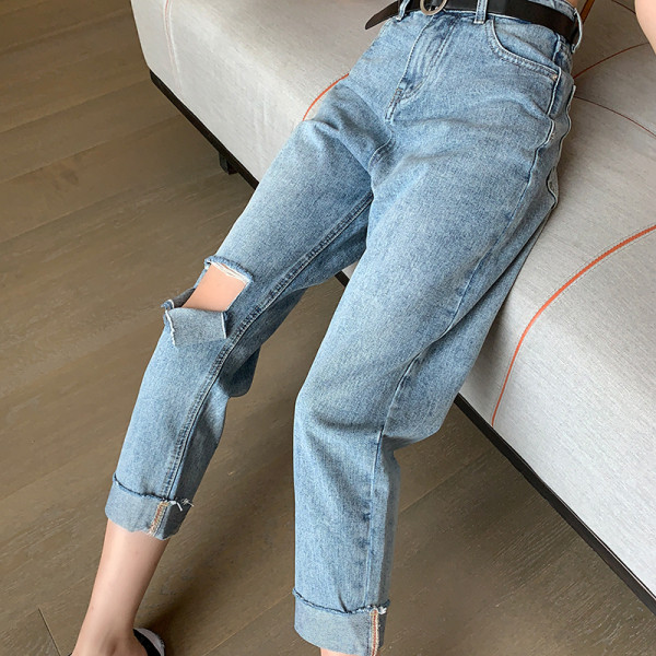 Tavaszi női farmer magas derékkal, 7/8 hosszban, szakadt motívumokkal