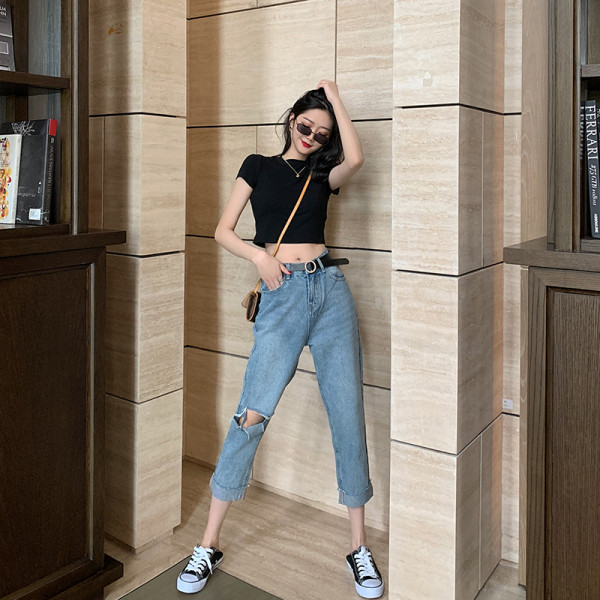 Tavaszi női farmer magas derékkal, 7/8 hosszban, szakadt motívumokkal