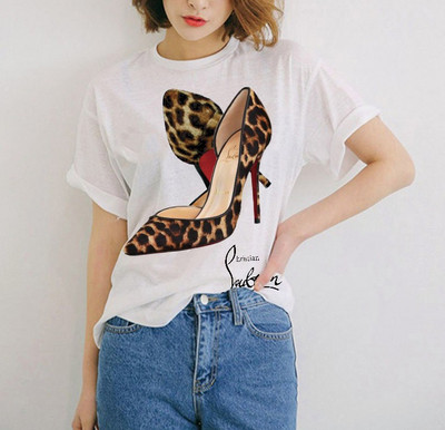 Tricou de damă modern cu aplicație de pantofi