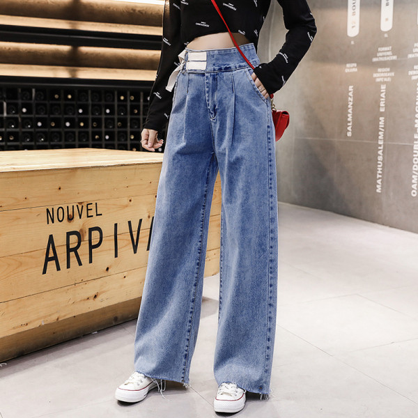 Naiste teksad – lai kõrge vöökohaga mudel