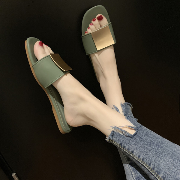 Női alkalmi bőr papucs lapos talppal és csattal