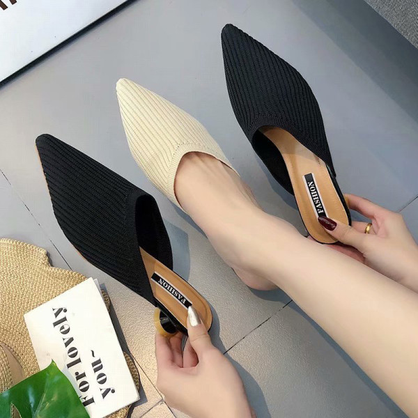 Modern női papucs sarkú hegyes modellel