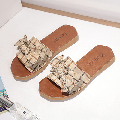 Įprastos moteriškos languotos šlepetės su kaspinu