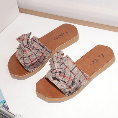 Įprastos moteriškos languotos šlepetės su kaspinu