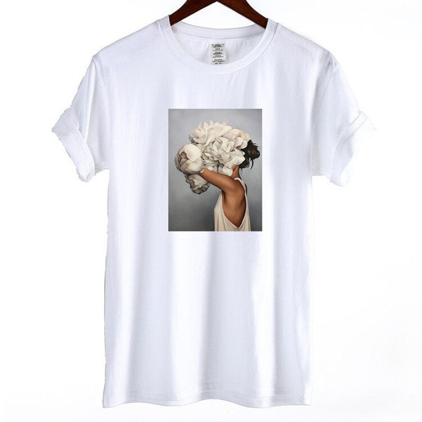 Ikdienas sieviešu t-krekls ar aplikāciju un ovālu kakla izgriezumu