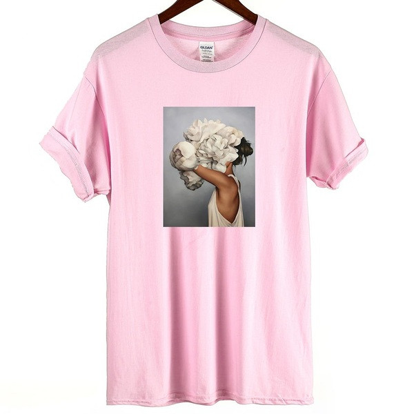 Ikdienas sieviešu t-krekls ar aplikāciju un ovālu kakla izgriezumu