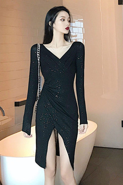 Stilīga sieviešu kleita ar šķēlumu un špica kakla izgriezumu