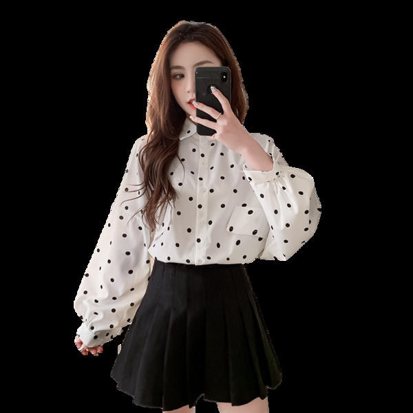 Stílusos női pöttyös ing gombokkal és klasszikus gallérral