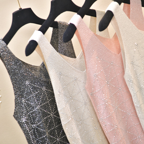 Maieu modern de damă realizat din tricotat subțire cu pietre