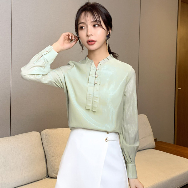 Cămașă elegantă de damă cu mâneci lungi și nasturi