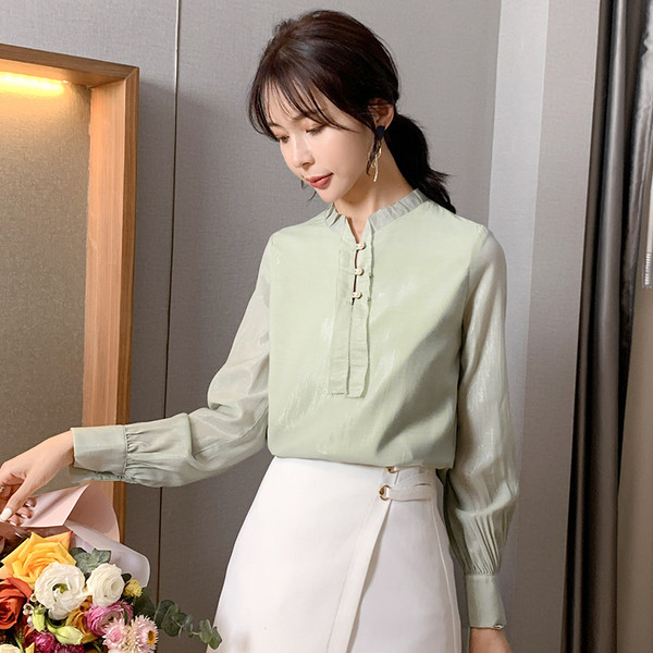 Cămașă elegantă de damă cu mâneci lungi și nasturi