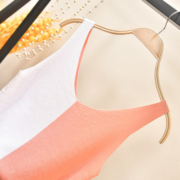 Divu toņu sieviešu topiņš no plānas adījuma ar platām lencēm