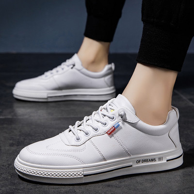 Paprasto modelio odiniai sportbačiai su kaklaraiščiais