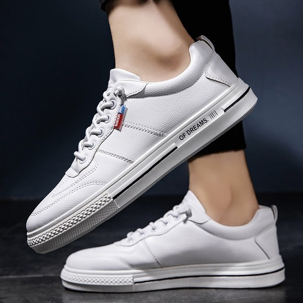 Paprasto modelio odiniai sportbačiai su kaklaraiščiais