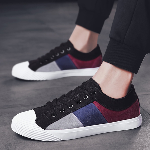 Jauns vasaras kedu modelis no tekstila un plakanas zoles