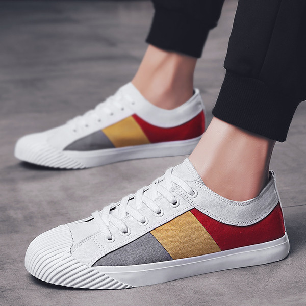 Jauns vasaras kedu modelis no tekstila un plakanas zoles