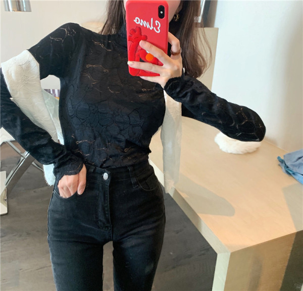 Bluză de damă, lejer, mulat, cu guler înalt