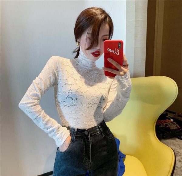 Bluză de damă, lejer, mulat, cu guler înalt