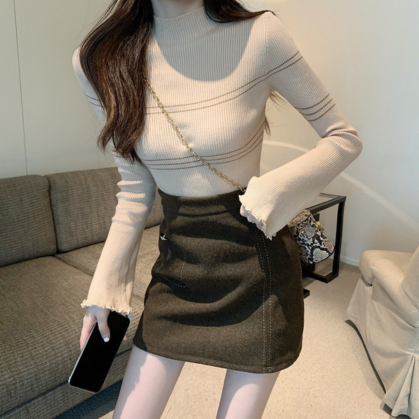 Pieguļoša sieviešu blūze ar pusaugstu apkakli un lotosa piedurknēm