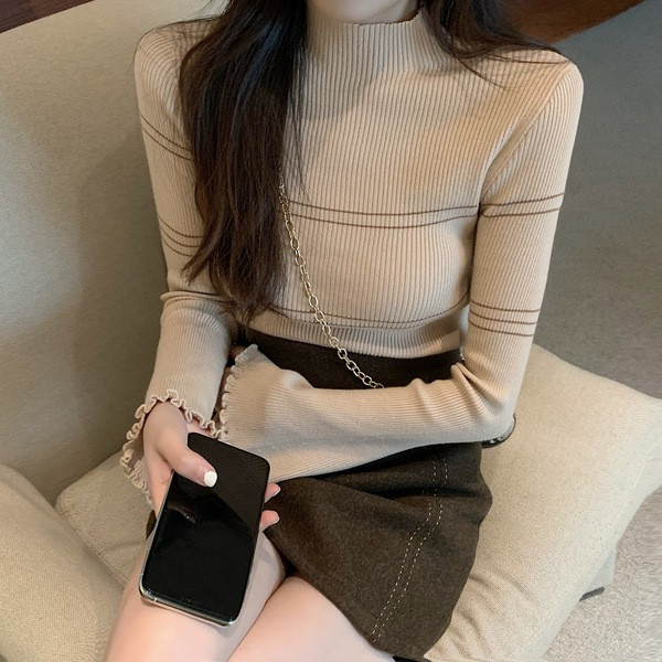 Pieguļoša sieviešu blūze ar pusaugstu apkakli un lotosa piedurknēm