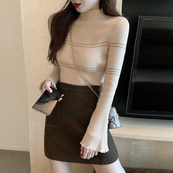 Pieguļoša sieviešu blūze ar pusaugstu apkakli un lotosa piedurknēm