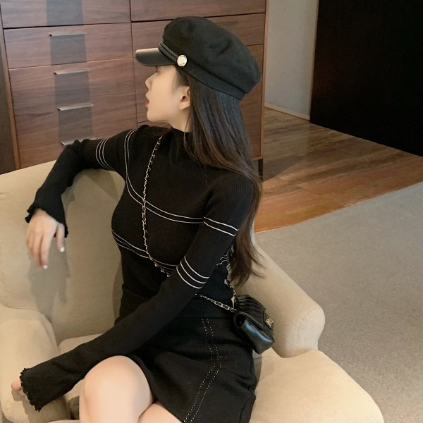 Pieguļoša sieviešu blūze ar pusaugstu apkakli un lotosa piedurknēm