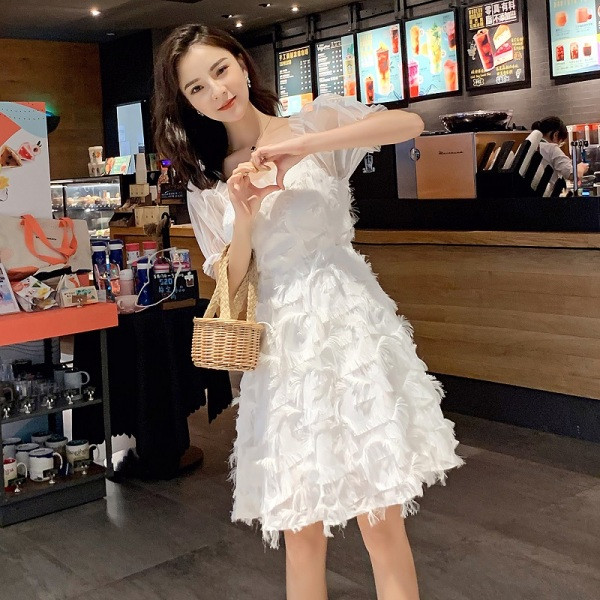 Rochie moderna de dama cu maneci scurte si ciucuri