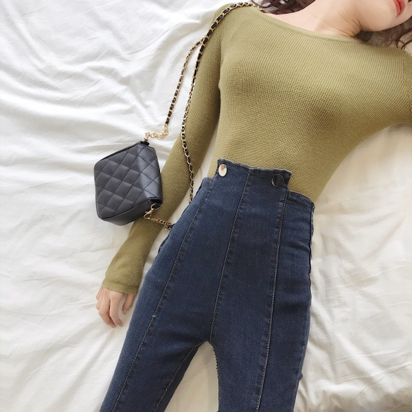 Blugi de dama mulat cu talie inalta si elemente metalice