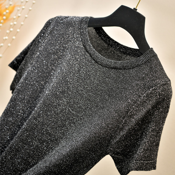 Stilingi moteriški marškinėliai su ovalia iškirpte ir blizgiu efektu