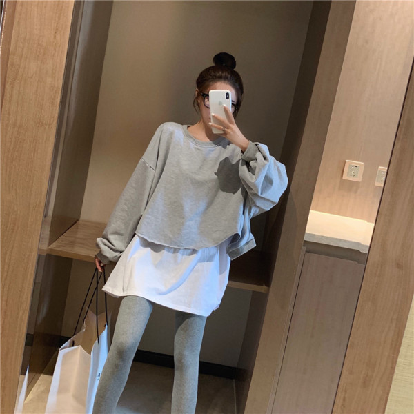 Hosszú női blúz ovális nyakkivágással - széles modell