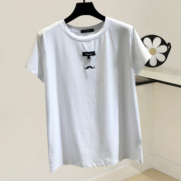 Tricou casual dama cu decolteu oval si pandantiv metalic