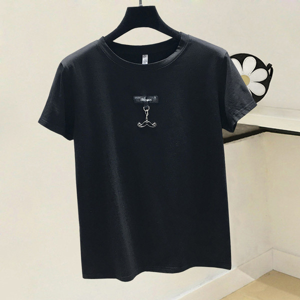 Tricou casual dama cu decolteu oval si pandantiv metalic