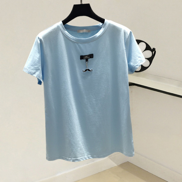 Tricou casual dama cu decolteu oval si pandantiv metalic