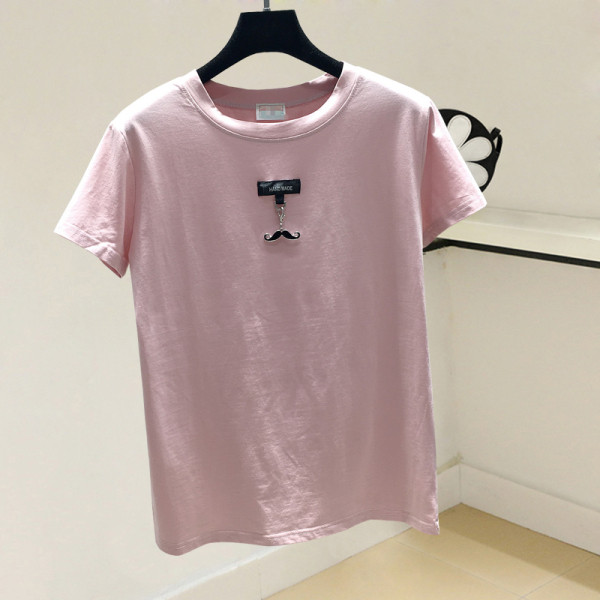 Tricou casual dama cu decolteu oval si pandantiv metalic