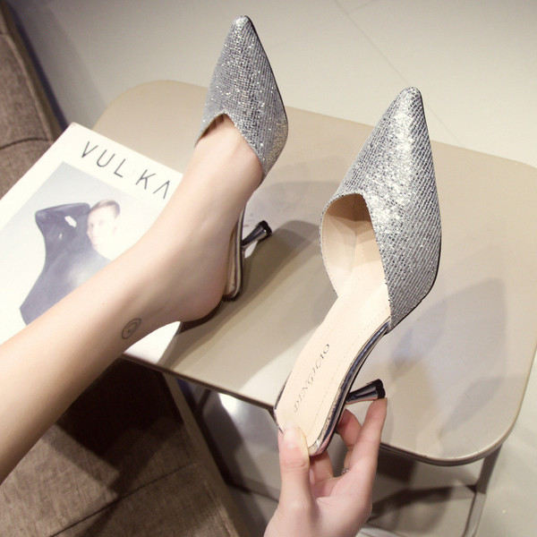 Női modern papucs hegyes modell fényes hatással