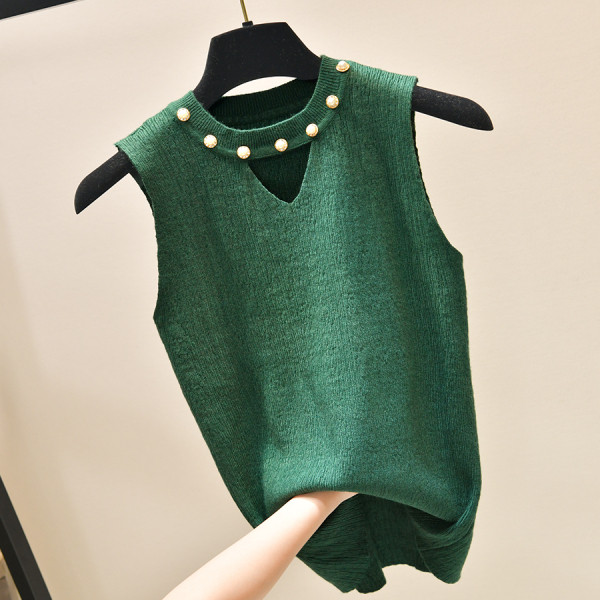 Kötött női felső, kivágott résszel és gyöngyökkel