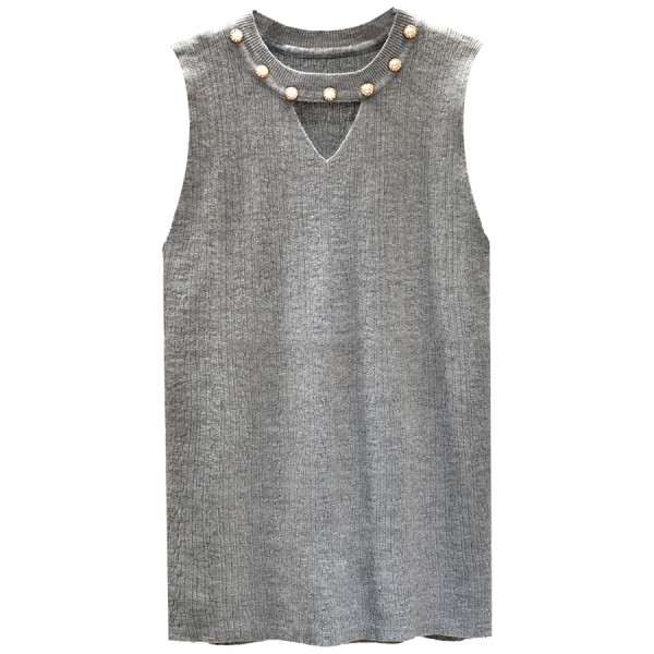 Kötött női felső, kivágott résszel és gyöngyökkel